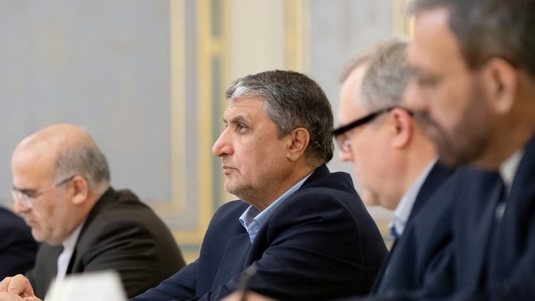 Le ministre des routes et du développement urbain iranien en visite à Kiev, le 21 janvier 2020.