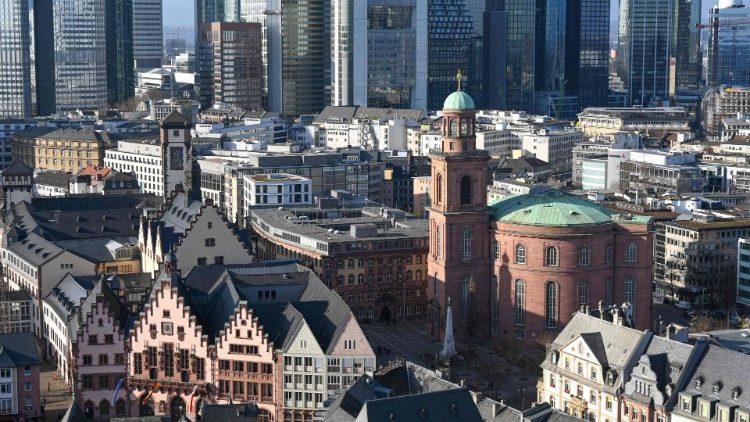Blick auf die Frankfurter Paulskirche und den Römer