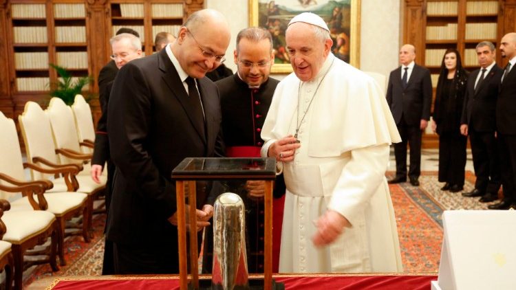 इराक के राष्ट्रपति बारहाम सारेह के साथ संत पापा फ्राँसिस 