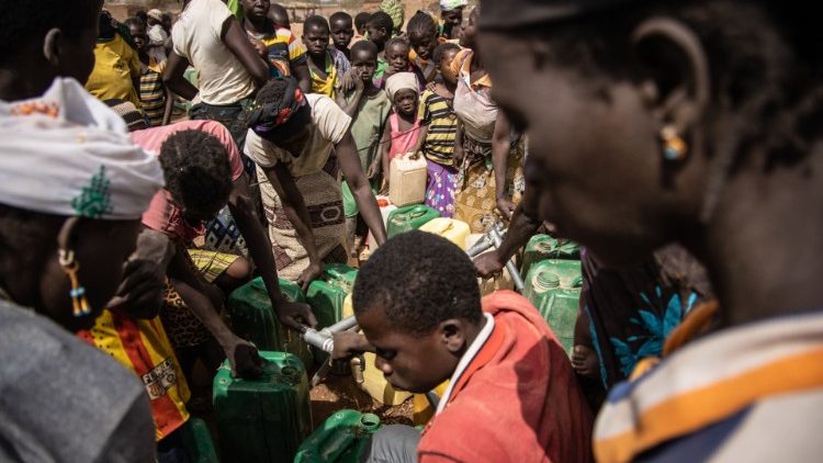 अप्रीका के बुरकीना फासो में आन्तरिक रूप से विस्थापित लोग