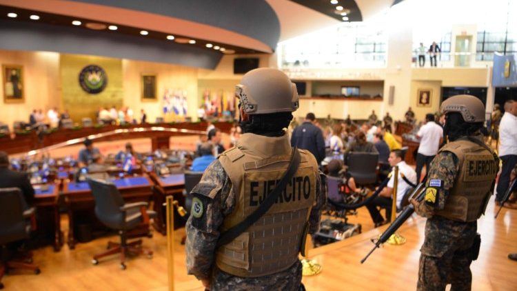 Ausnahmezustand im salvadorianischen Parlament