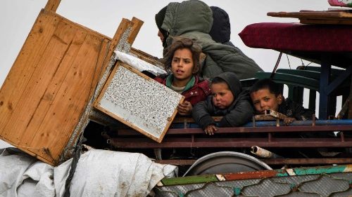 500.000 crianças deslocadas desde dezembro de 2019 no noroeste da Síria
