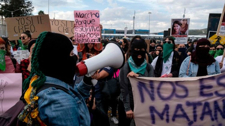 Women in Mexico protest against femicide