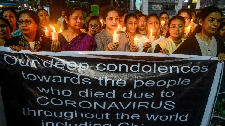 India reza por las víctimas que está dejando el coronavirus a nivel mundial. 