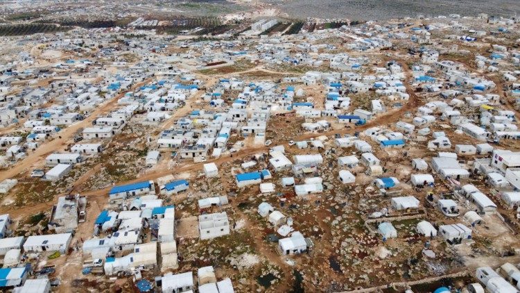 Vue aérienne sur un camp de déplacés syriens dans la province d'Idleb, au nord du pays, à la frontière avec la Turquie. Mars 2020