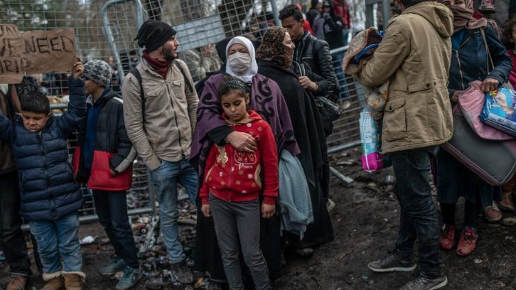 À la frontière turco-grecque, des milliers de réfugiés tentent d'entrer en Europe. 