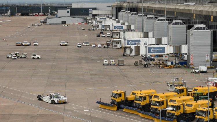L'aéroport de Manchester, en Angleterre, voit son activité réduite presque à néant.