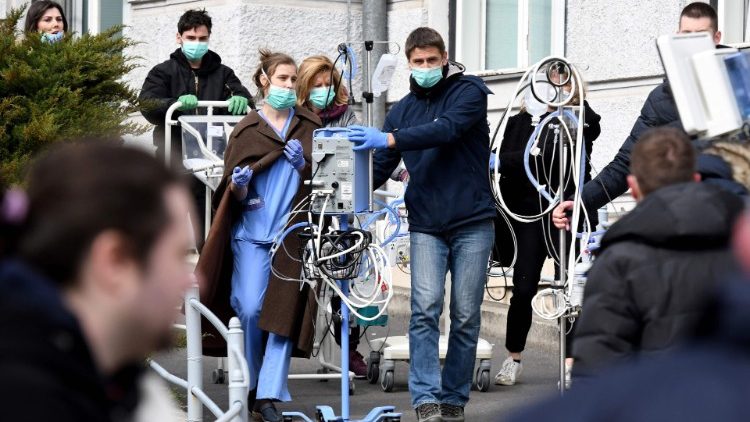 Patienter förs ut ur sjukhusen efter jordbävningen 
