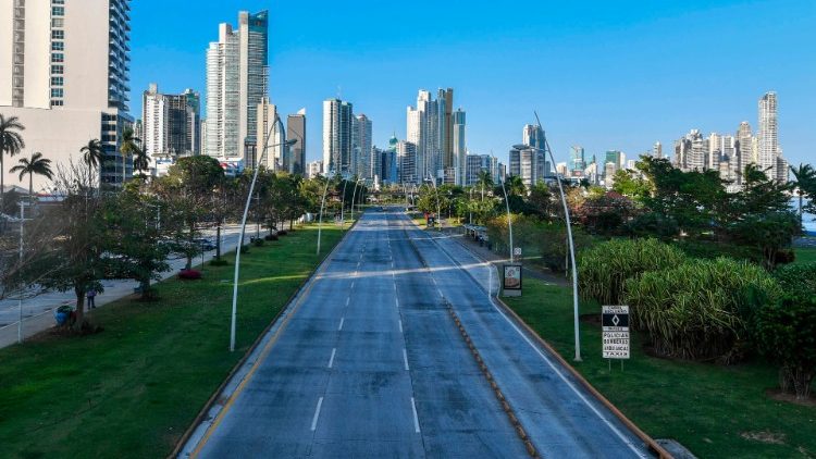 "Cinta Costera" na Cidade do Panamá, deserta