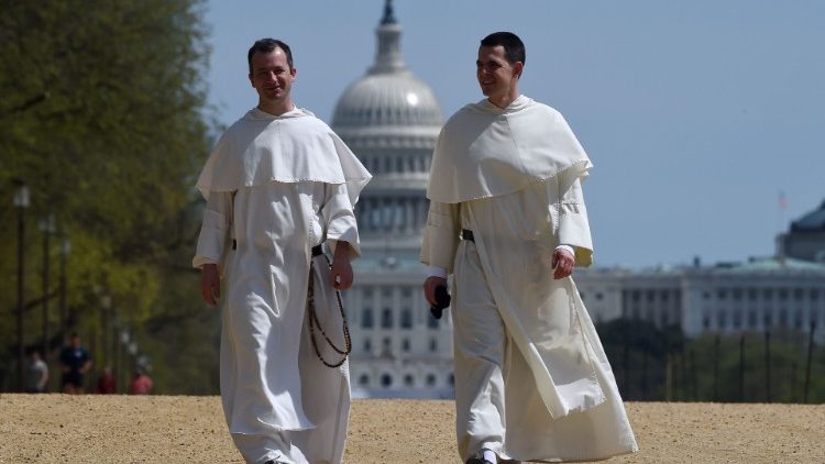 Amerikai szerzetesek Washingtonban...   