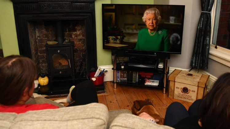 Une famille britannique écoutant l'allocution de la reine Elisabeth II le 5 avril au soir. 