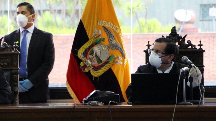 A judge in Ecuador (R) at the hearing against ex-President Correa