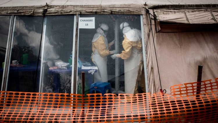 Des médecins dans un centre de santé luttant contre Ebola, à Mutembo en RDC, le 9 mars 2019. 