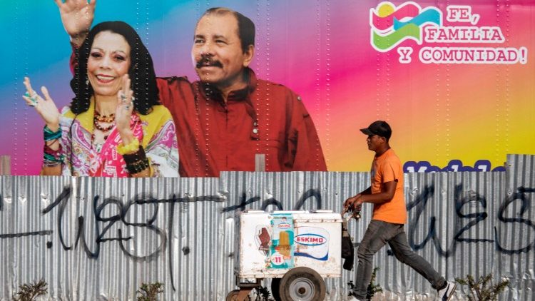 Nicaraguas Präsdient Daniel Ortega und seine Frau und Vizepräsidentin Rosario Murillo zeigen sich auf Plakaten optimistisch, so als gäbe es weder Konflikte im Land, noch die Gefahr einer Ausbreitung von COVID-19