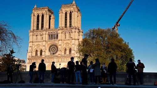 Le parvis de Notre-Dame de Paris a rouvert au public