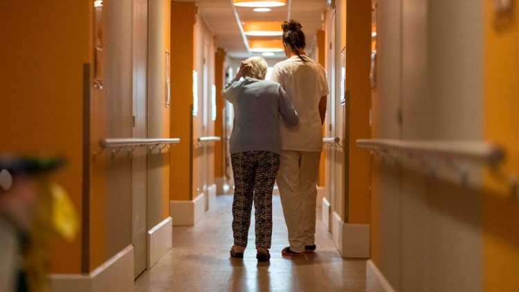 En Europa, el 50% de las muertes por el nuevo coronavirus se registran en as residencias para ancianos
