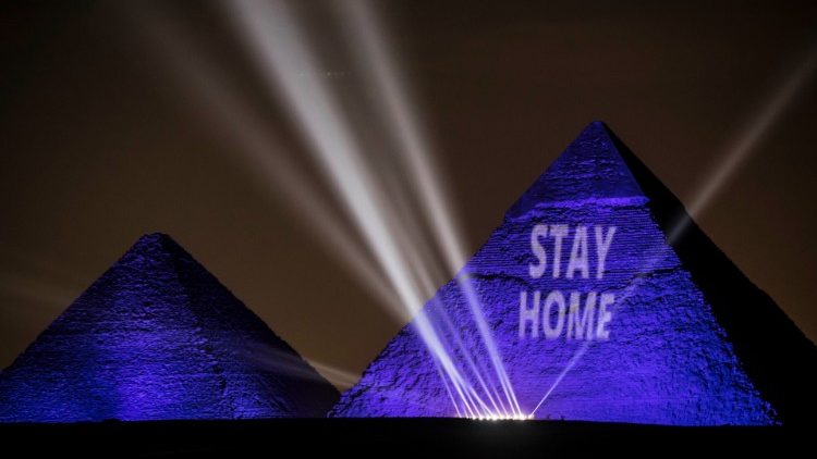 Bleibt zu Hause: Pyramiden mit einer Botschaft