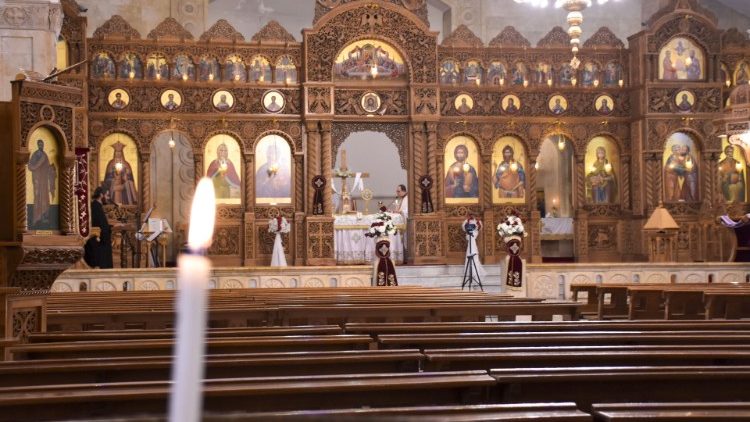 Wegen Corona: Eine orthodoxe Ostermesse ohne Teilnehmer in Aleppo, April 2020