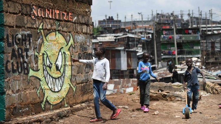 Mural coronavirus en los suburbios de Mathare, Nairobi, Kenia.