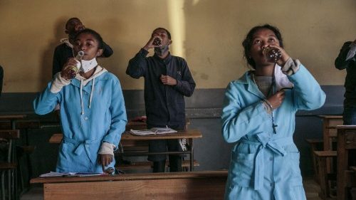 Madagaskar: Kirche unterstützt Kräutertrunk gegen Corona