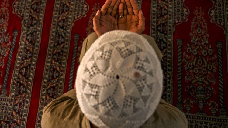 Muslim beim Gebet im indischen Srinagar an diesem Freitag