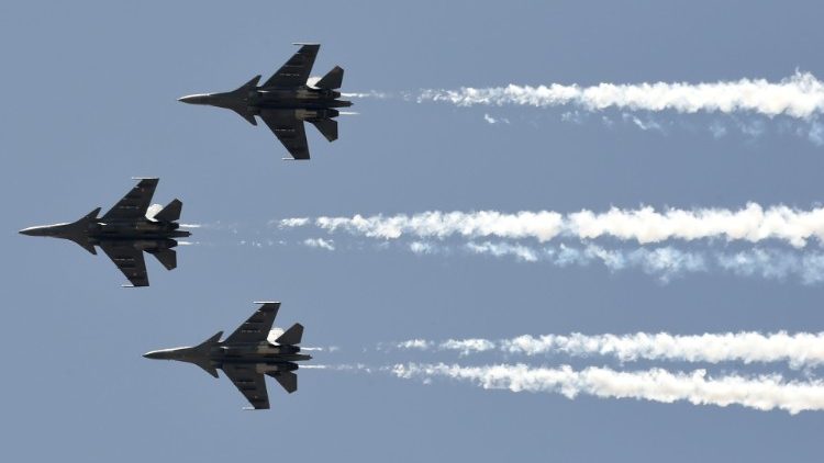 India's Air Force pays tribute to frontliners, 3 May 2020