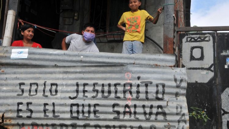 Os moradores do bairro pobre em Guayaquil, no Equador, durante a pandemia