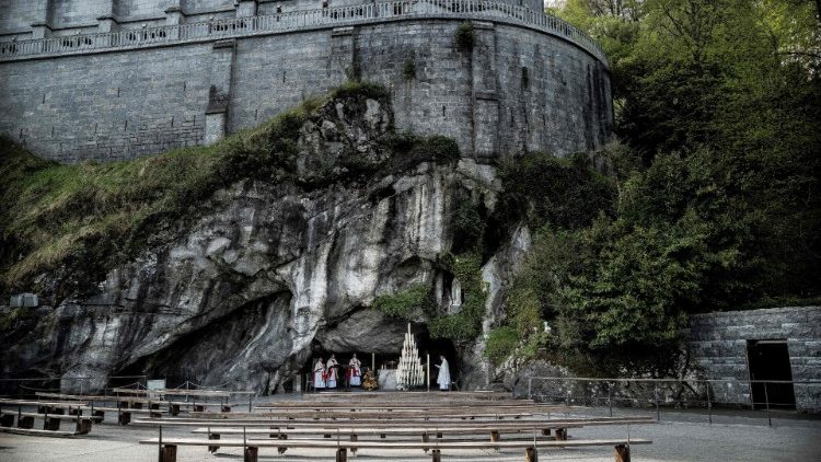  Santuario de Lourdes, Francia, en tiempo de pandemia.