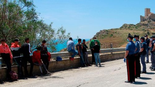 Migranti, Montenegro: “Il Vangelo ci schiera, siamo obbligati ad accogliere"