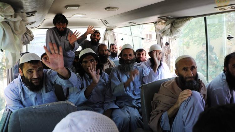 Prisioneiros talibãs libertados da Prisão de Bagram
