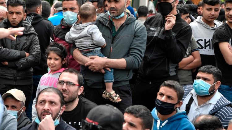 कोविद महामारी के बीच ग्रीस में शरण की याचना करते शरणार्थी 27.05.2020