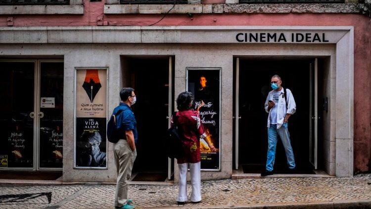 L' ingresso di un cinema riaperto in Portogallo