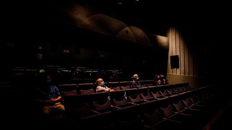 Spettatori in una sala di un cinema in Portogallo