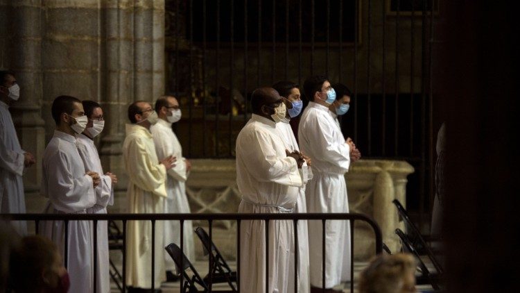 Missa pelas vítimas da pandemia na Catedral de Sevilha