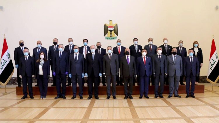 Les 22 ministres du nouveau gouvernement irakien, le 7 juin 2020. 