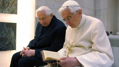 Benedikt XVI. sa má dnes vrátiť z Nemecka 