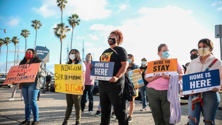 Митинг в Сан Сиего, Калифорния, срещу отмяната на програмата за имигранти "Мечтатели" (19.6.2020)