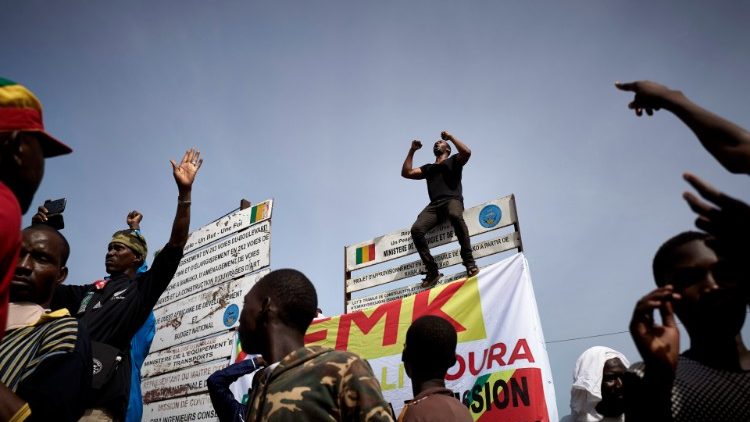 Một cuộc biểu tình ở Bamako, thủ đô Mali, chống Tổng thống IBK, ngày 19 tháng 6 năm 2020