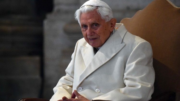 Foto emeritného pápeža Benedikt XVI. z 8. decembra 2015