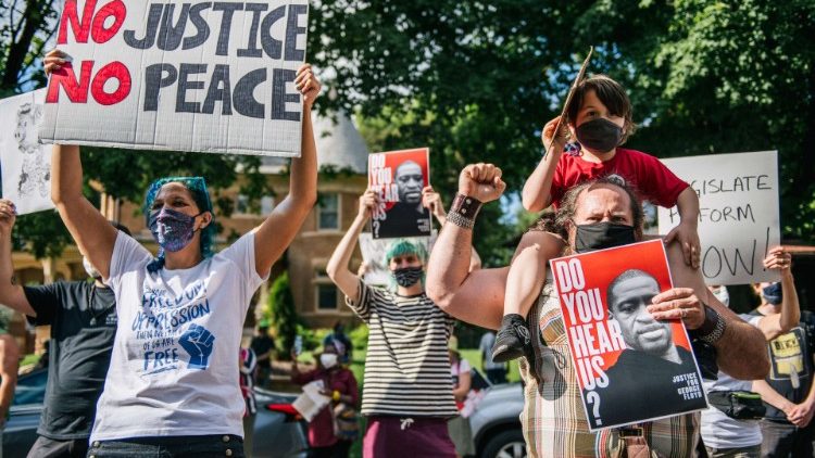 Protesters in the US state of Minnesota demanding police reform