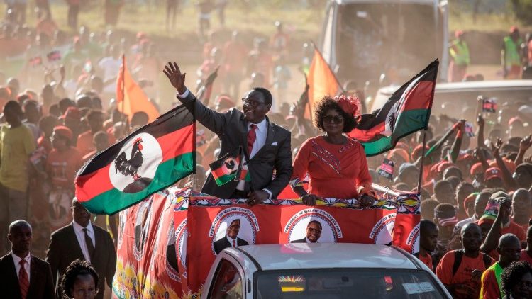 Il nuovo presidente del Malawi Lazarus Chakwera durante la campagna elettorale