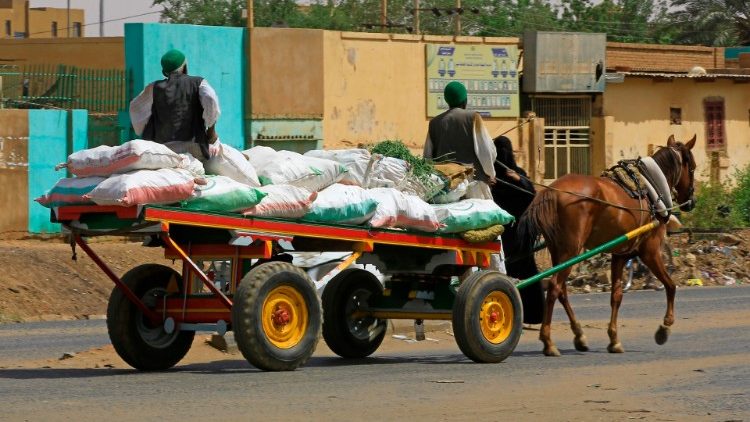 Trasporto di viveri in lockdown nella città sud sudanese di Omdurman