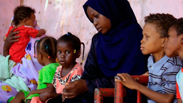 Международно подкрепен финансов план за Судан за справяне на икономическата криза, утежнена от пандемията на коронавируса.