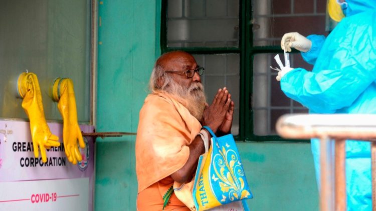 இந்தியாவில் கோவிட்-19 பரிசோதனை பெறும் வயதானவர்
