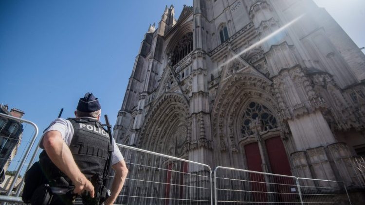 Pożar katedry w Nantes: trwa dochodzenie