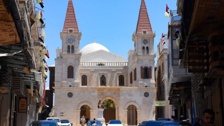 رئيس أساقفة حلب للموارنة يقول للنازحين المسيحيين: بيتكم هنا، جذوركم هنا