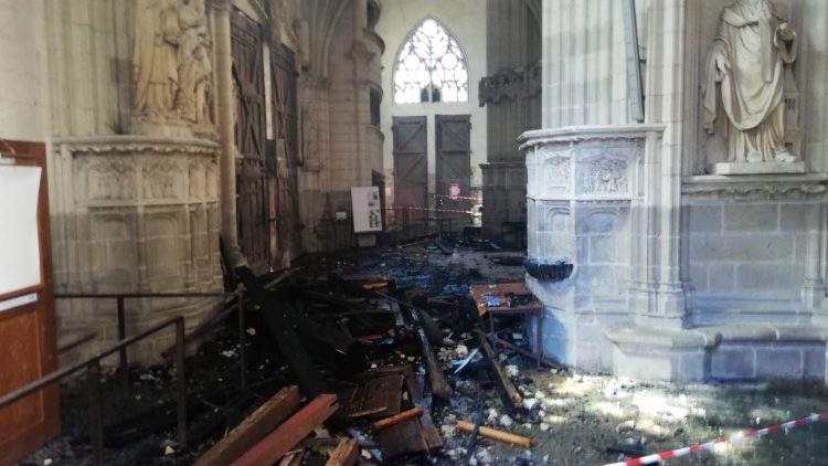 Les dégâts de l'incendie à l'intérieur de la cathédrale de Nantes, le 18 juillet 2020.