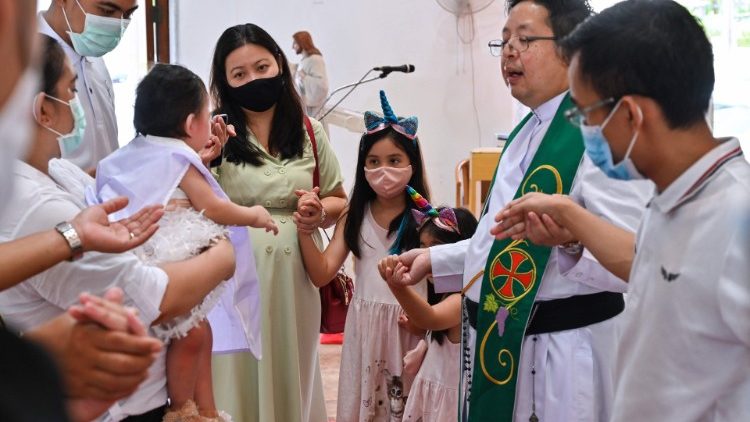 Baptême dans une église de Bangkok, le 26 juillet 2020.