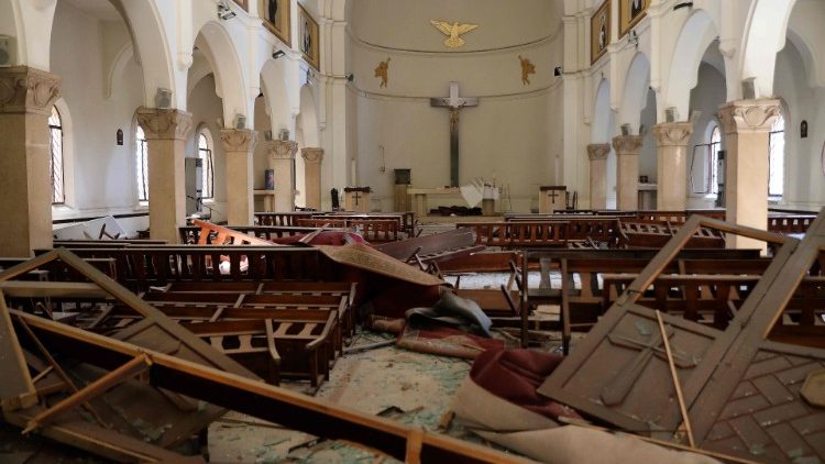 Snímka poškodenia jedného z kostolov následkom výbuchu v Bejrúte (5.aug. 2020)
