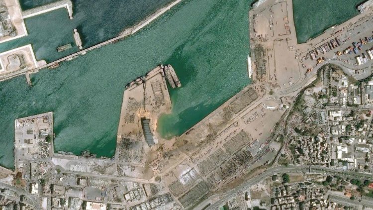 Vue aérienne du port de Beyrouth, complètement dévasté par la double explosion